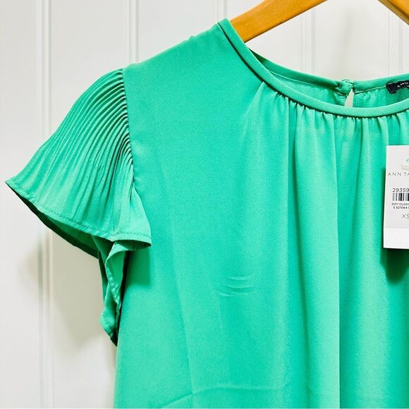 Ann Taylor Kelly Green Flutter Sleeve Blouse Size XS -NEW - Picture 4 of 5